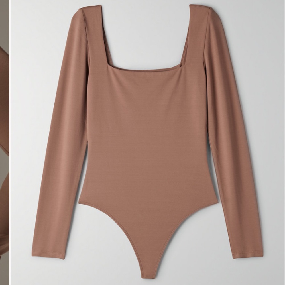 NEVER WORN Aritzia Babaton Contour Longsleeve Bodysuit
